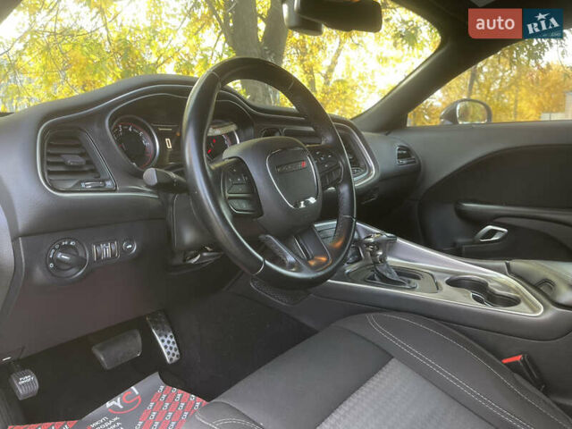 Серый Додж Челенджер, объемом двигателя 3.6 л и пробегом 125 тыс. км за 17999 $, фото 19 на Automoto.ua