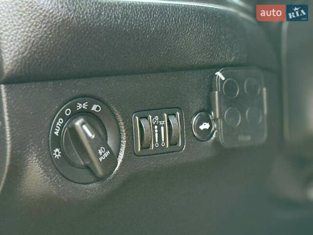 Сірий Додж Challenger, об'ємом двигуна 3.6 л та пробігом 75 тис. км за 25000 $, фото 20 на Automoto.ua