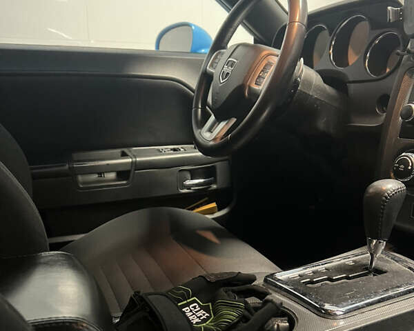 Синий Додж Челенджер, объемом двигателя 5.65 л и пробегом 105 тыс. км за 26900 $, фото 17 на Automoto.ua