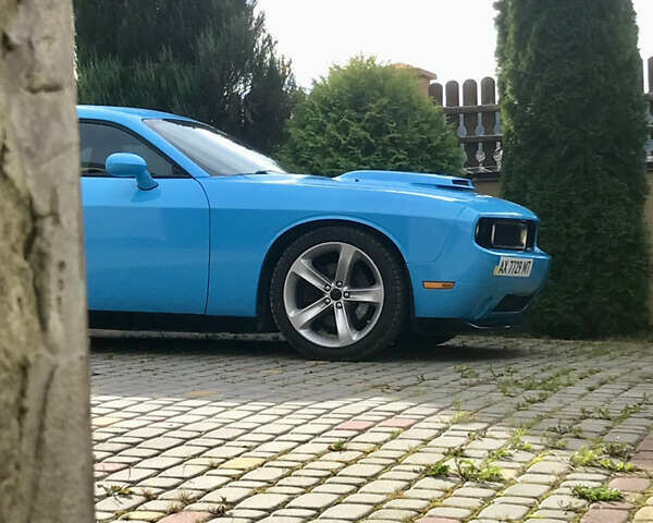 Синий Додж Челенджер, объемом двигателя 5.65 л и пробегом 105 тыс. км за 26900 $, фото 2 на Automoto.ua