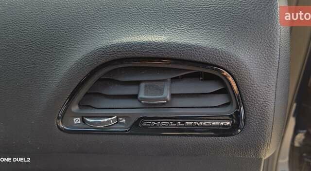 Синий Додж Челенджер, объемом двигателя 5.7 л и пробегом 75 тыс. км за 27500 $, фото 48 на Automoto.ua