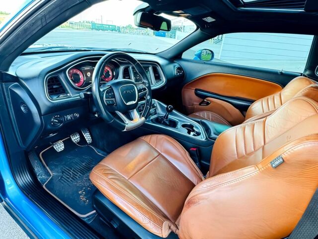 Синій Додж Challenger, об'ємом двигуна 6.2 л та пробігом 70 тис. км за 11400 $, фото 9 на Automoto.ua