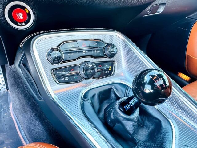 Синій Додж Challenger, об'ємом двигуна 6.2 л та пробігом 70 тис. км за 11400 $, фото 12 на Automoto.ua