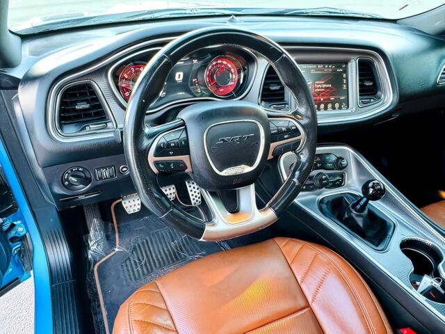 Синій Додж Challenger, об'ємом двигуна 6.2 л та пробігом 70 тис. км за 11400 $, фото 10 на Automoto.ua