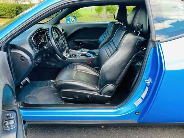 Синий Додж Челенджер, объемом двигателя 6.2 л и пробегом 71 тыс. км за 16800 $, фото 6 на Automoto.ua