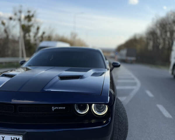 Синий Додж Челенджер, объемом двигателя 3.6 л и пробегом 64 тыс. км за 21900 $, фото 2 на Automoto.ua