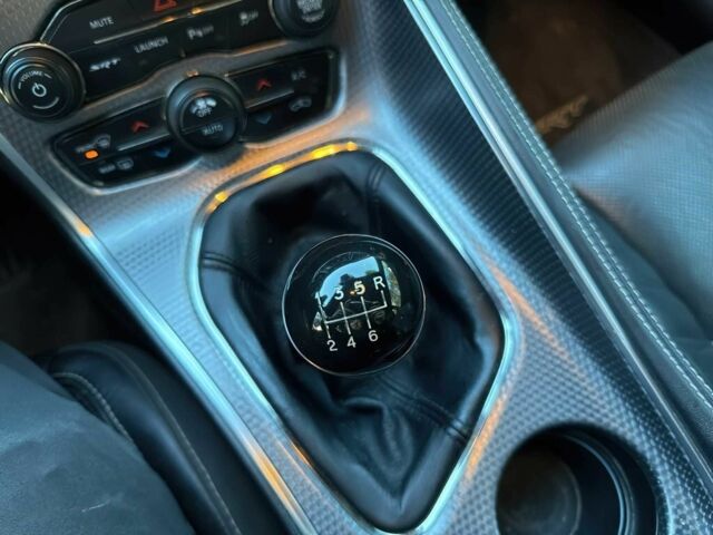 Синий Додж Челенджер, объемом двигателя 6.2 л и пробегом 49 тыс. км за 11500 $, фото 10 на Automoto.ua