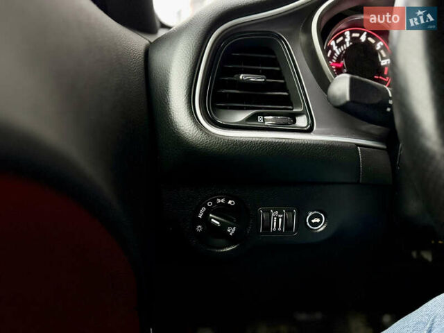 Синій Додж Challenger, об'ємом двигуна 3.6 л та пробігом 29 тис. км за 24500 $, фото 16 на Automoto.ua