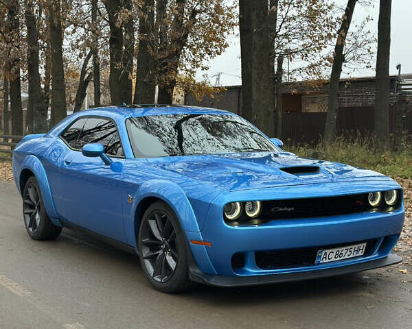 Синий Додж Челенджер, объемом двигателя 6.17 л и пробегом 82 тыс. км за 39999 $, фото 2 на Automoto.ua