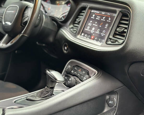 Синий Додж Челенджер, объемом двигателя 6.17 л и пробегом 82 тыс. км за 39999 $, фото 24 на Automoto.ua