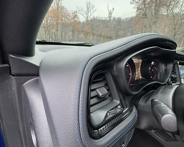 Синій Додж Challenger, об'ємом двигуна 5.65 л та пробігом 22 тис. км за 29999 $, фото 55 на Automoto.ua
