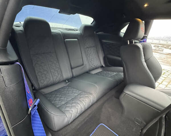 Синій Додж Challenger, об'ємом двигуна 5.65 л та пробігом 22 тис. км за 29999 $, фото 64 на Automoto.ua