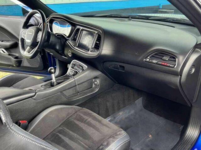 Синий Додж Челенджер, объемом двигателя 6.4 л и пробегом 46 тыс. км за 9900 $, фото 6 на Automoto.ua