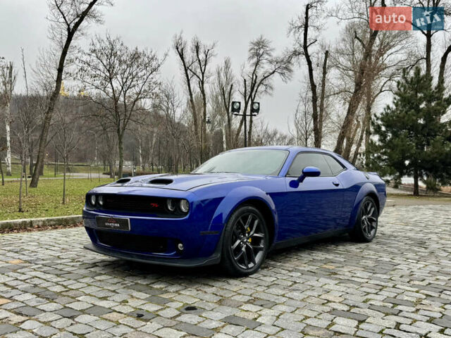 Синій Додж Challenger, об'ємом двигуна 5.65 л та пробігом 22 тис. км за 29999 $, фото 2 на Automoto.ua