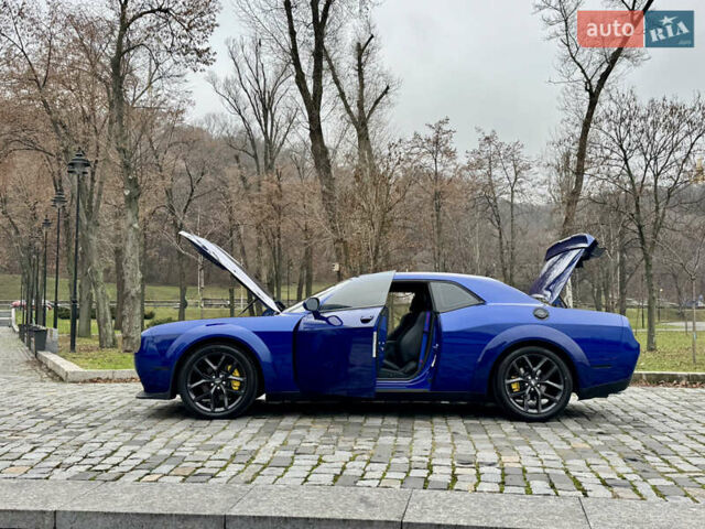 Синій Додж Challenger, об'ємом двигуна 5.65 л та пробігом 22 тис. км за 29999 $, фото 8 на Automoto.ua
