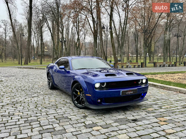 Синій Додж Challenger, об'ємом двигуна 5.65 л та пробігом 22 тис. км за 29999 $, фото 66 на Automoto.ua