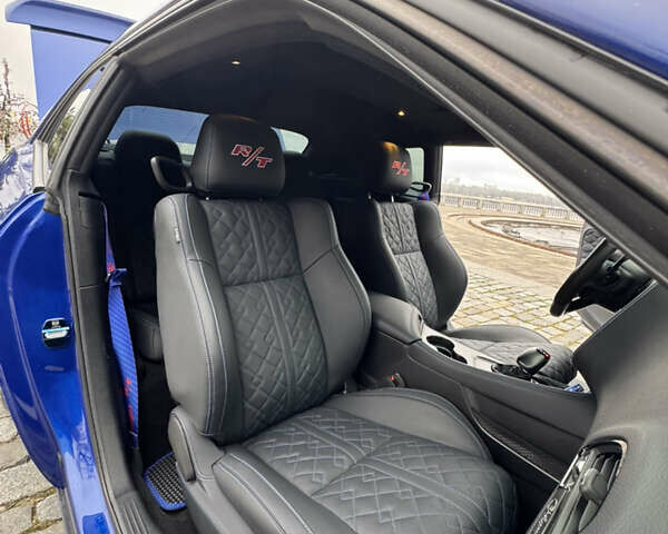 Синій Додж Challenger, об'ємом двигуна 5.65 л та пробігом 22 тис. км за 29999 $, фото 29 на Automoto.ua