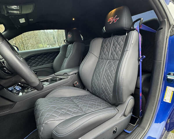Синій Додж Challenger, об'ємом двигуна 5.65 л та пробігом 22 тис. км за 29999 $, фото 56 на Automoto.ua
