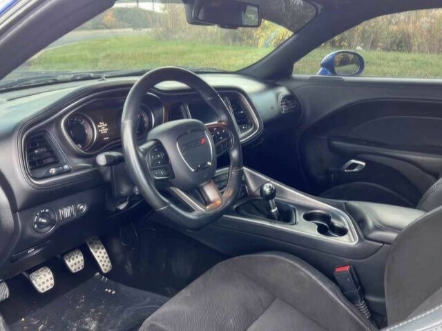 Синий Додж Челенджер, объемом двигателя 6.4 л и пробегом 46 тыс. км за 9900 $, фото 7 на Automoto.ua