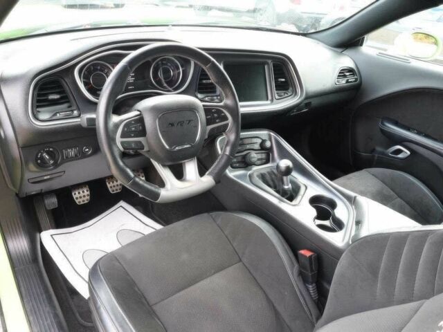 Зеленый Додж Челенджер, объемом двигателя 6.4 л и пробегом 77 тыс. км за 7800 $, фото 9 на Automoto.ua