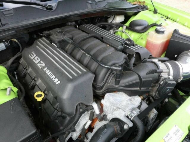 Зеленый Додж Челенджер, объемом двигателя 6.4 л и пробегом 77 тыс. км за 7800 $, фото 13 на Automoto.ua