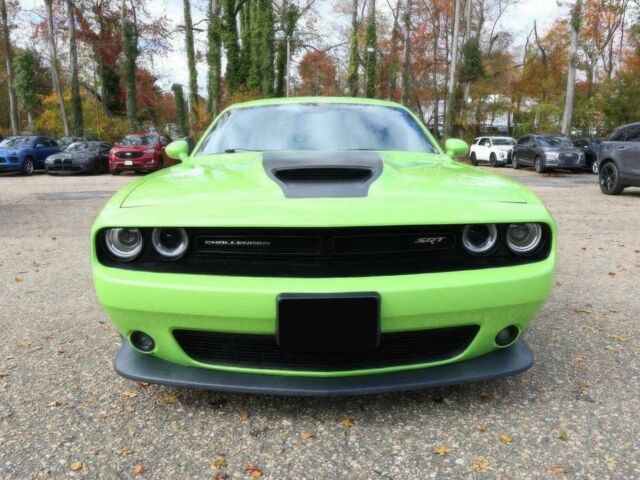 Зеленый Додж Челенджер, объемом двигателя 6.4 л и пробегом 77 тыс. км за 7800 $, фото 1 на Automoto.ua