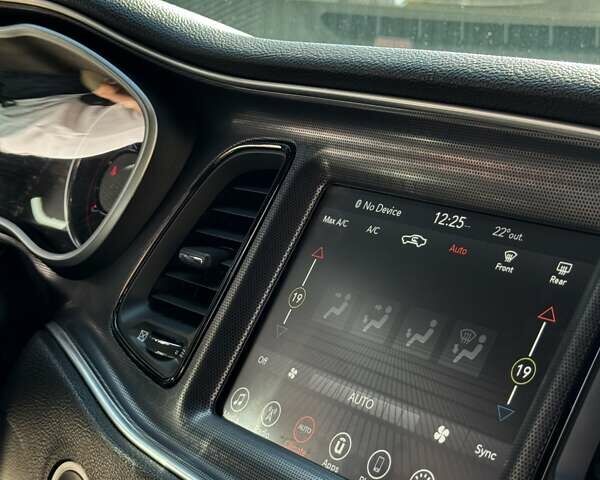 Зелений Додж Challenger, об'ємом двигуна 6.42 л та пробігом 78 тис. км за 33500 $, фото 23 на Automoto.ua