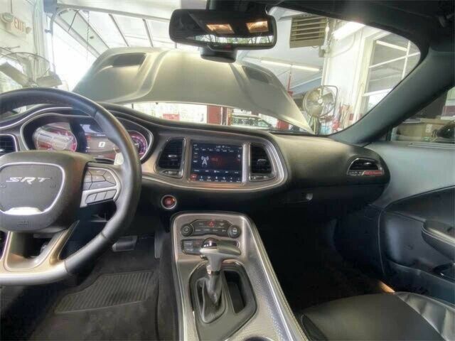 Додж Челенджер 2018 в Львове на Automoto.ua Зеленый Додж Челенджер, объемом двигателя 6.2 л и пробегом 33 тыс. км за 17000 $, фото 9 на Automoto.ua