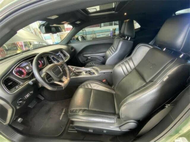 Додж Челенджер 2018 в Львове на Automoto.ua Зеленый Додж Челенджер, объемом двигателя 6.2 л и пробегом 33 тыс. км за 17000 $, фото 6 на Automoto.ua