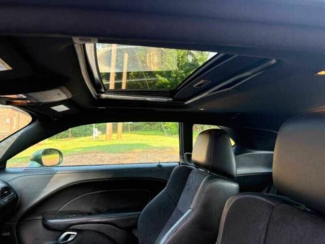 Зелений Додж Challenger, об'ємом двигуна 3.6 л та пробігом 46 тис. км за 15000 $, фото 9 на Automoto.ua