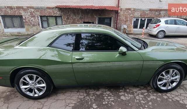 Зеленый Додж Челенджер, объемом двигателя 3.61 л и пробегом 27 тыс. км за 29950 $, фото 5 на Automoto.ua