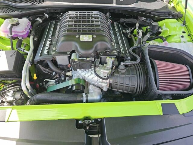 Зеленый Додж Челенджер, объемом двигателя 6.2 л и пробегом 2 тыс. км за 13200 $, фото 8 на Automoto.ua