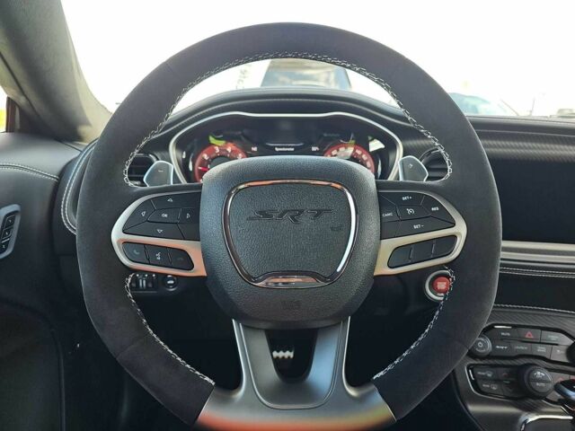 Зеленый Додж Челенджер, объемом двигателя 6.2 л и пробегом 2 тыс. км за 13200 $, фото 6 на Automoto.ua