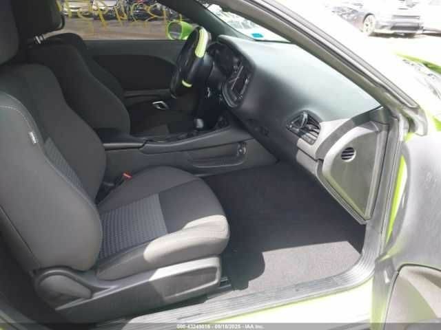 Зелений Додж Challenger, об'ємом двигуна 3.6 л та пробігом 33 тис. км за 9000 $, фото 4 на Automoto.ua