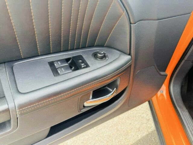 Оранжевый Додж Челенджер, объемом двигателя 5.7 л и пробегом 88 тыс. км за 4100 $, фото 11 на Automoto.ua