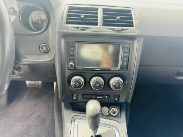 Оранжевый Додж Челенджер, объемом двигателя 5.7 л и пробегом 88 тыс. км за 4100 $, фото 10 на Automoto.ua