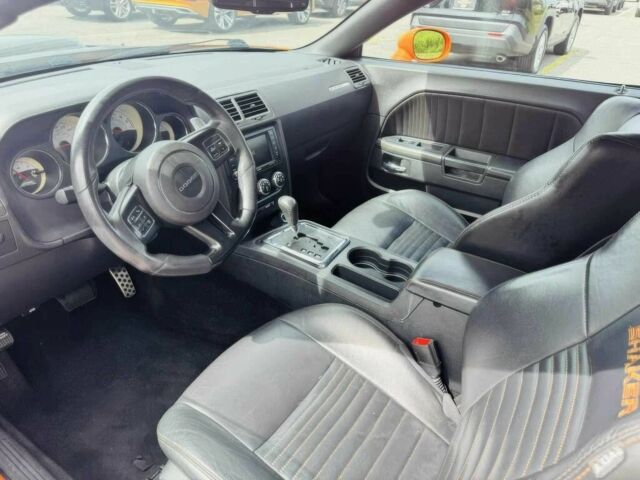 Оранжевый Додж Челенджер, объемом двигателя 5.7 л и пробегом 88 тыс. км за 4100 $, фото 6 на Automoto.ua