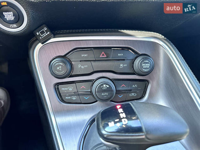 Оранжевый Додж Челенджер, объемом двигателя 3.6 л и пробегом 96 тыс. км за 18990 $, фото 10 на Automoto.ua