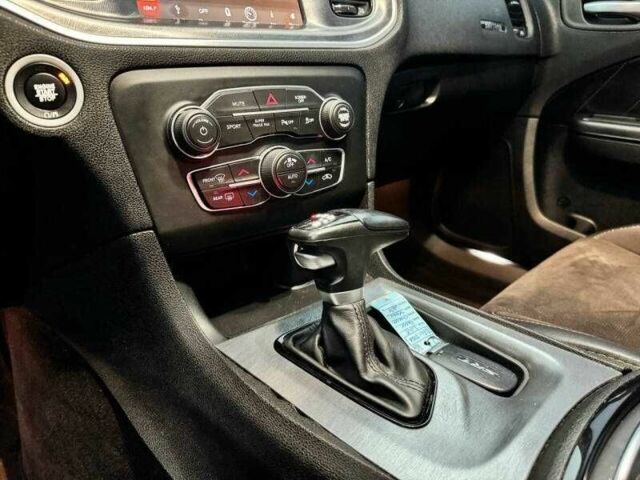 Белый Додж Чарджер, объемом двигателя 3.6 л и пробегом 43 тыс. км за 5200 $, фото 11 на Automoto.ua