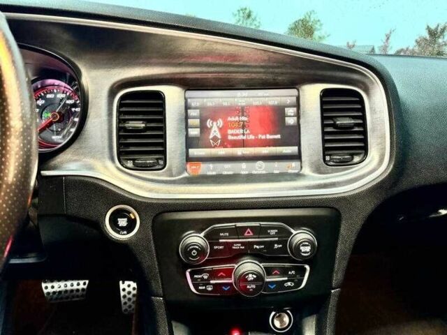 Белый Додж Чарджер, объемом двигателя 3.6 л и пробегом 43 тыс. км за 5200 $, фото 10 на Automoto.ua