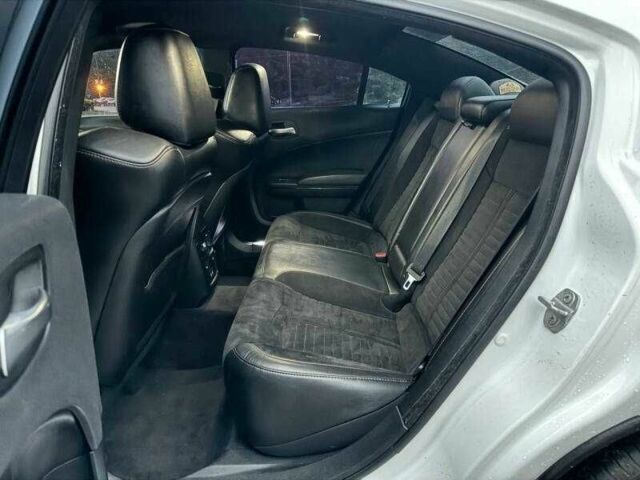 Белый Додж Чарджер, объемом двигателя 3.6 л и пробегом 43 тыс. км за 5200 $, фото 14 на Automoto.ua