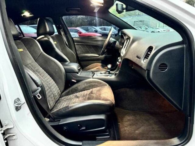 Белый Додж Чарджер, объемом двигателя 3.6 л и пробегом 43 тыс. км за 5200 $, фото 13 на Automoto.ua