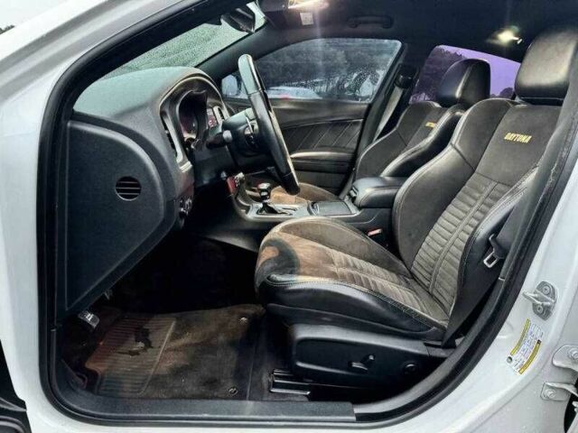 Белый Додж Чарджер, объемом двигателя 3.6 л и пробегом 43 тыс. км за 5200 $, фото 7 на Automoto.ua