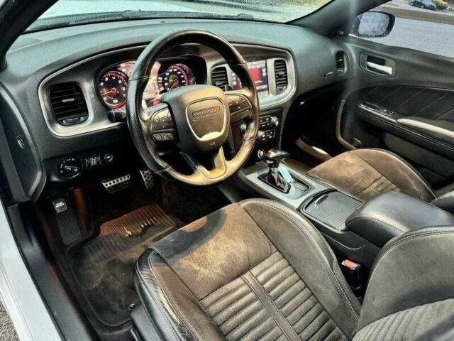 Белый Додж Чарджер, объемом двигателя 3.6 л и пробегом 43 тыс. км за 5200 $, фото 8 на Automoto.ua