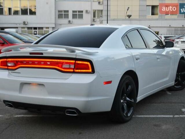 Білий Додж Charger, об'ємом двигуна 3.6 л та пробігом 95 тис. км за 14700 $, фото 1 на Automoto.ua