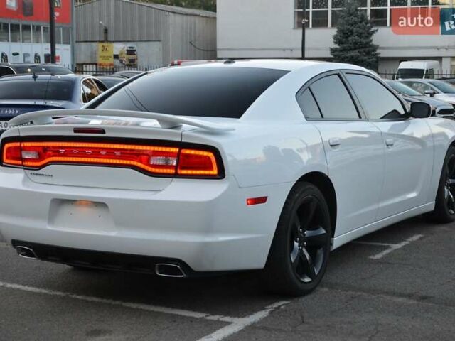 Білий Додж Charger, об'ємом двигуна 3.6 л та пробігом 95 тис. км за 14700 $, фото 9 на Automoto.ua
