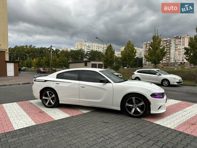 Білий Додж Charger, об'ємом двигуна 3.6 л та пробігом 185 тис. км за 17600 $, фото 11 на Automoto.ua