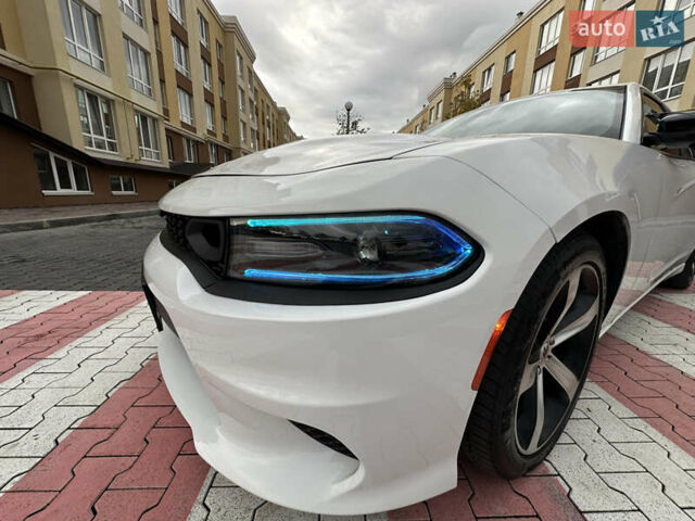 Білий Додж Charger, об'ємом двигуна 3.6 л та пробігом 185 тис. км за 17600 $, фото 40 на Automoto.ua