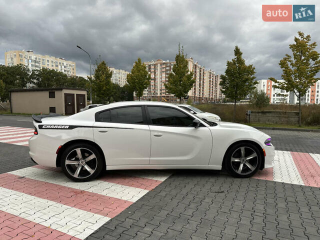 Белый Додж Чарджер, объемом двигателя 3.6 л и пробегом 185 тыс. км за 15999 $, фото 10 на Automoto.ua