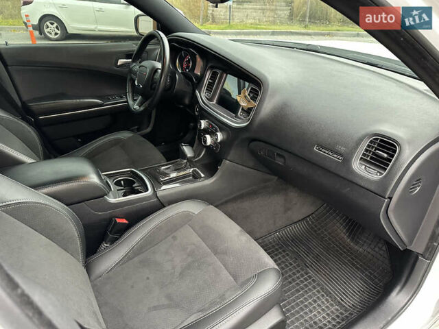 Білий Додж Charger, об'ємом двигуна 3.6 л та пробігом 185 тис. км за 17600 $, фото 33 на Automoto.ua